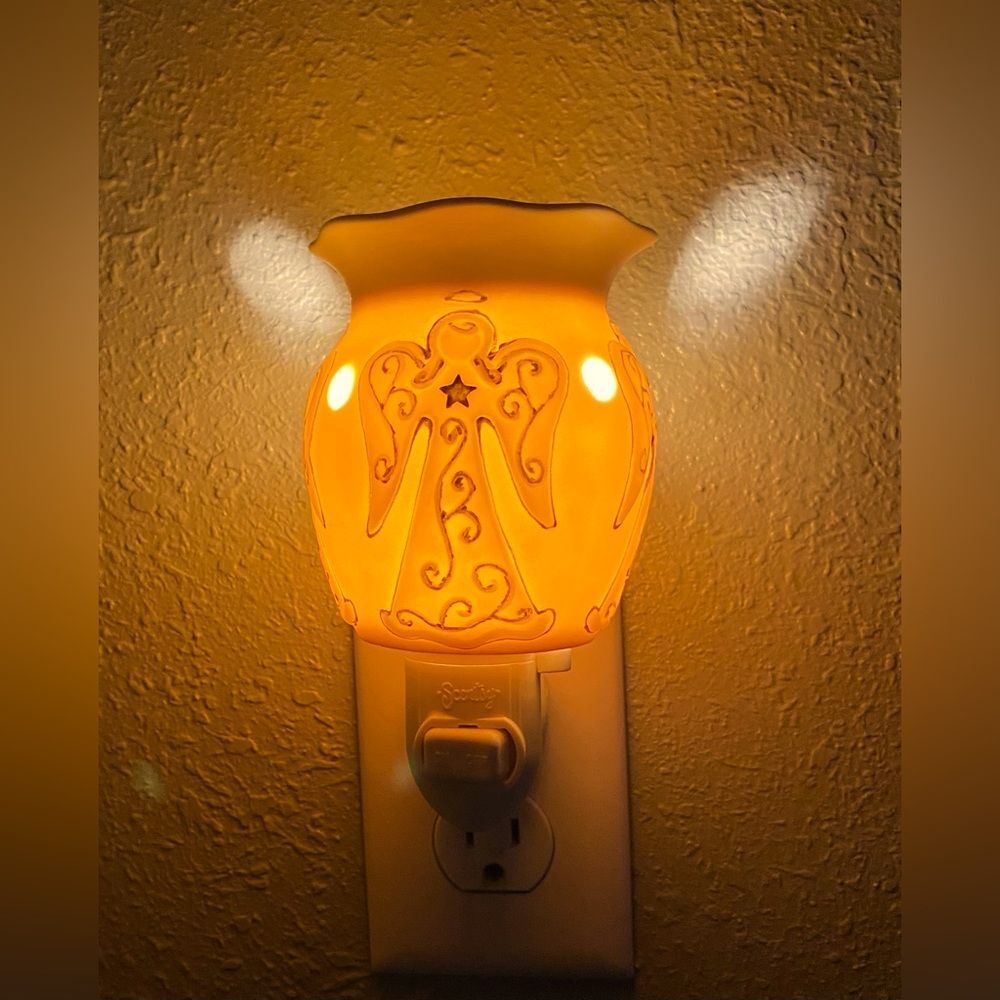 Scentsy Heavenly Plug In Warmer Cream & Gold Angels Christmas Collection Retired
